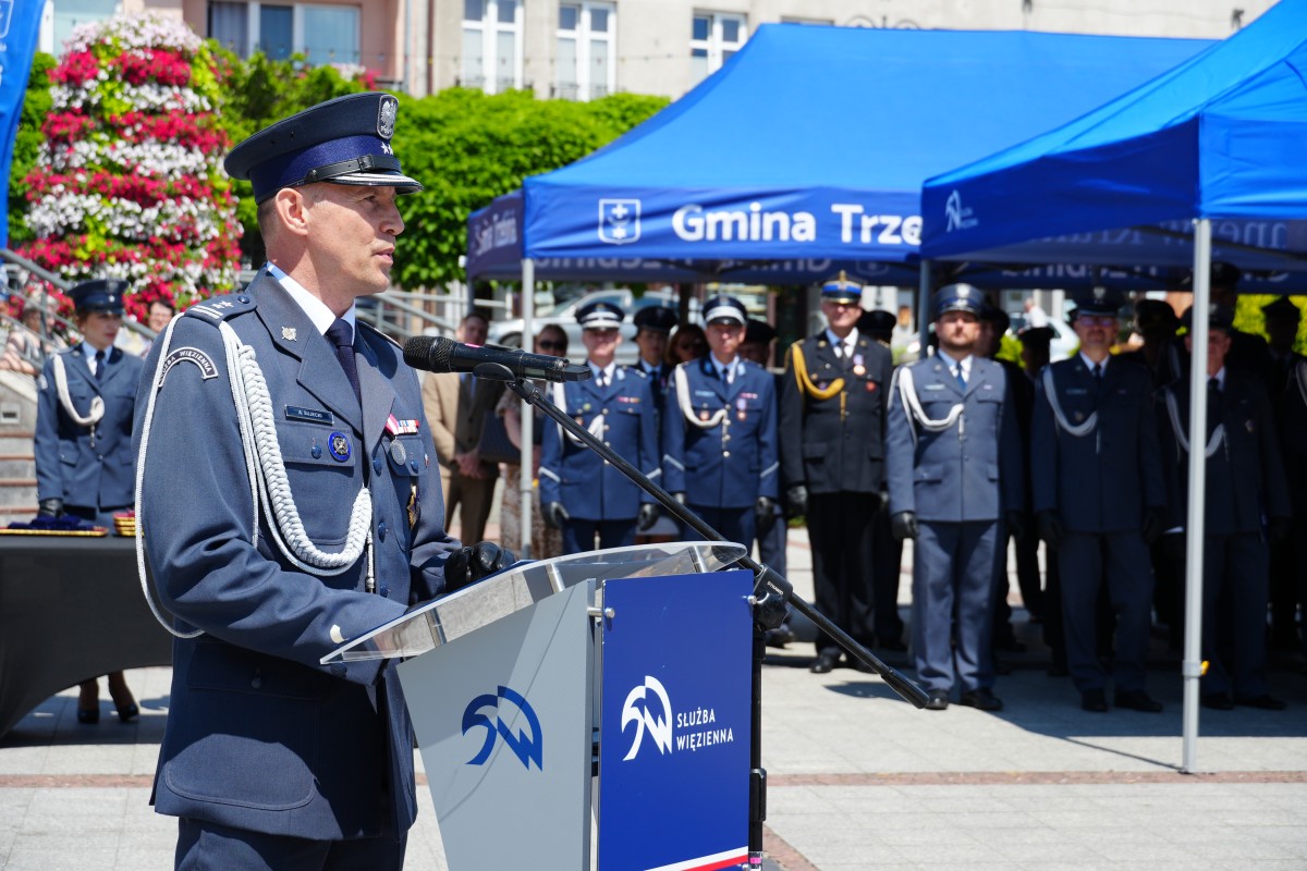 Obchody Święta Służby Więziennej na Rynku w Trzebini