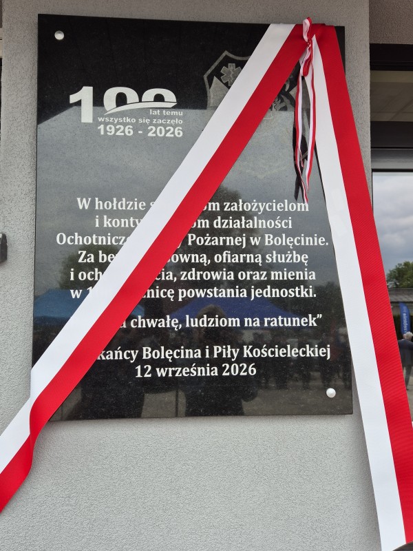 Pamiątkowa tablica na remizie
