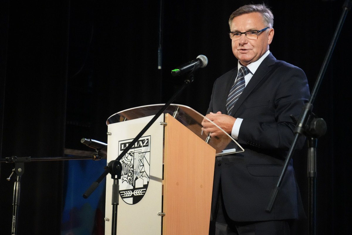 Burmistrz Libiąża Jacek Latko na scenie
