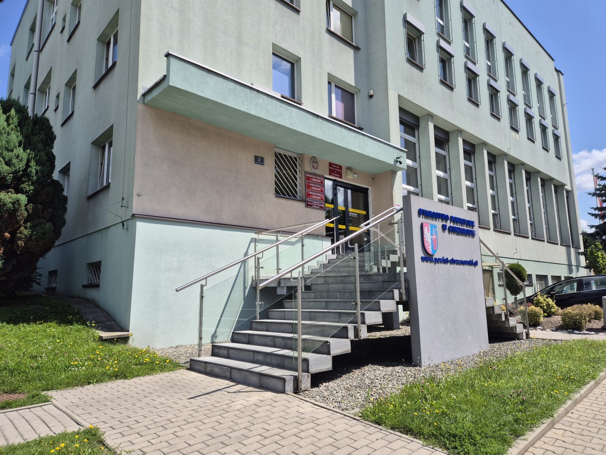 Główne wejście do budynku Starostwa Powiatowego w Chrzanowie