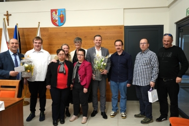 Zdjęcie zbiorowe uczestników sesji z władzami 