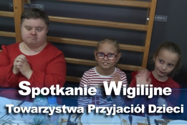 Kadr z filmu, kobieta i dwie dziewczynki 