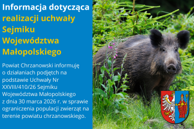 Grafika, z lewej strony pole tekstowe z treścią, z prawej strony zdjęcie dzika w kszakach.  W prawym dolnym roku herb powiatu chrzanowskiego.