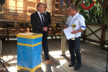 Grzegorz Otrębski z Chrzanowa laureatem konkursu na najładniejszą pasiekę 