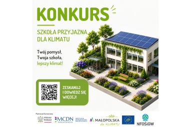 Grafika przedstawiająca grafikę szkoły z bujną roślinnością wokół. Wokół grafiki teksty, kod QR i logotypy. 
